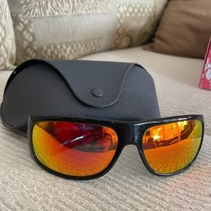 Pelagic Polarized Legend Sunglasses